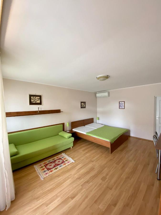Apartmanovy Dom Flora Veľký Meder Exterior foto