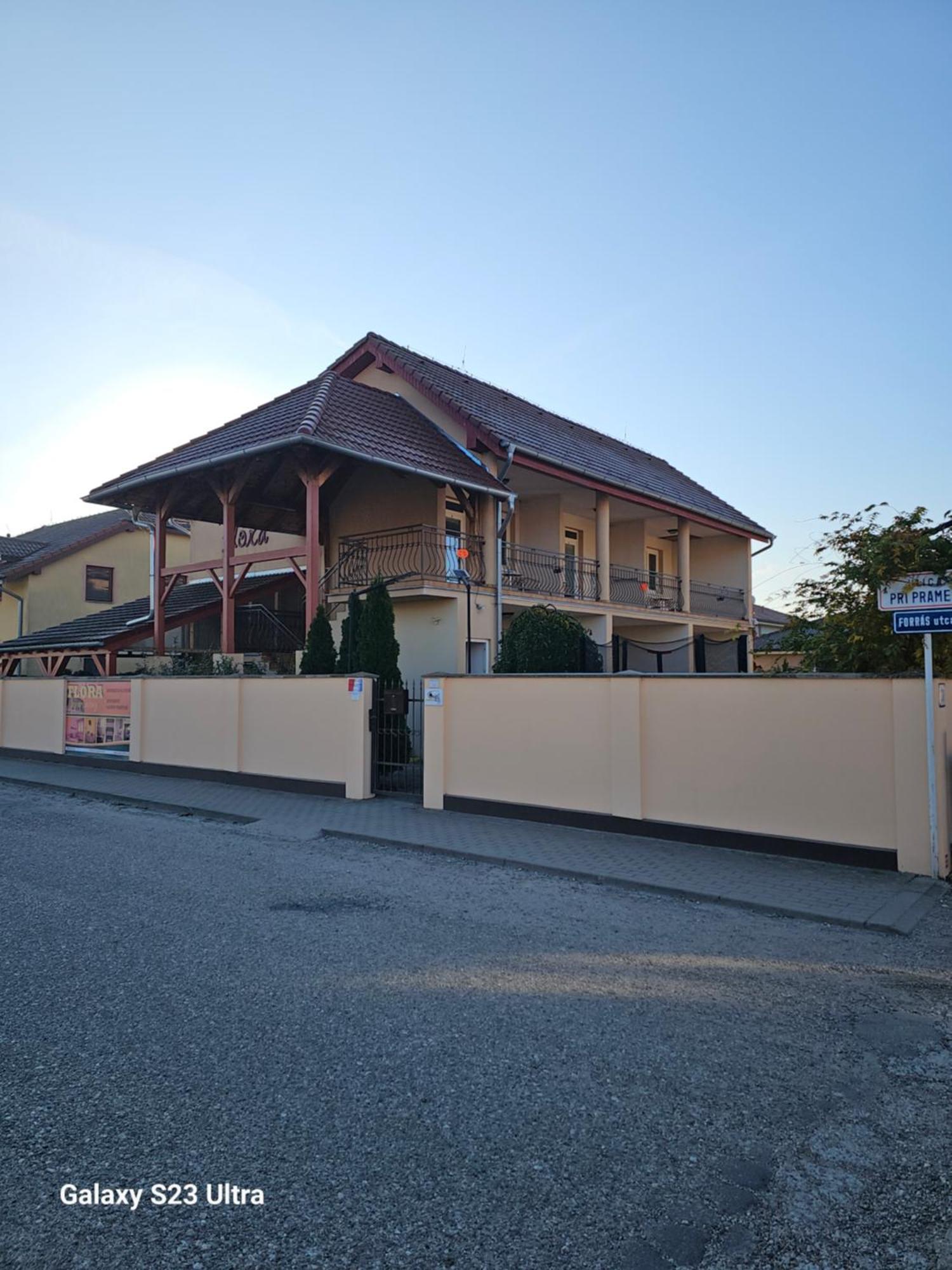 Apartmanovy Dom Flora Veľký Meder Exterior foto